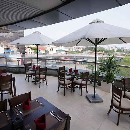 Netland Westlake Legacy Suites Hanoi Bagian luar foto
