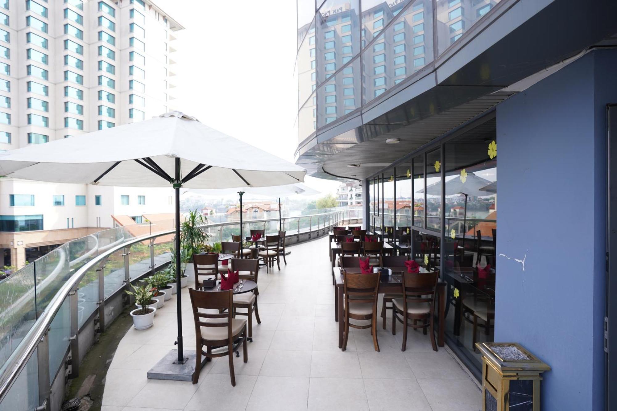Netland Westlake Legacy Suites Hanoi Bagian luar foto