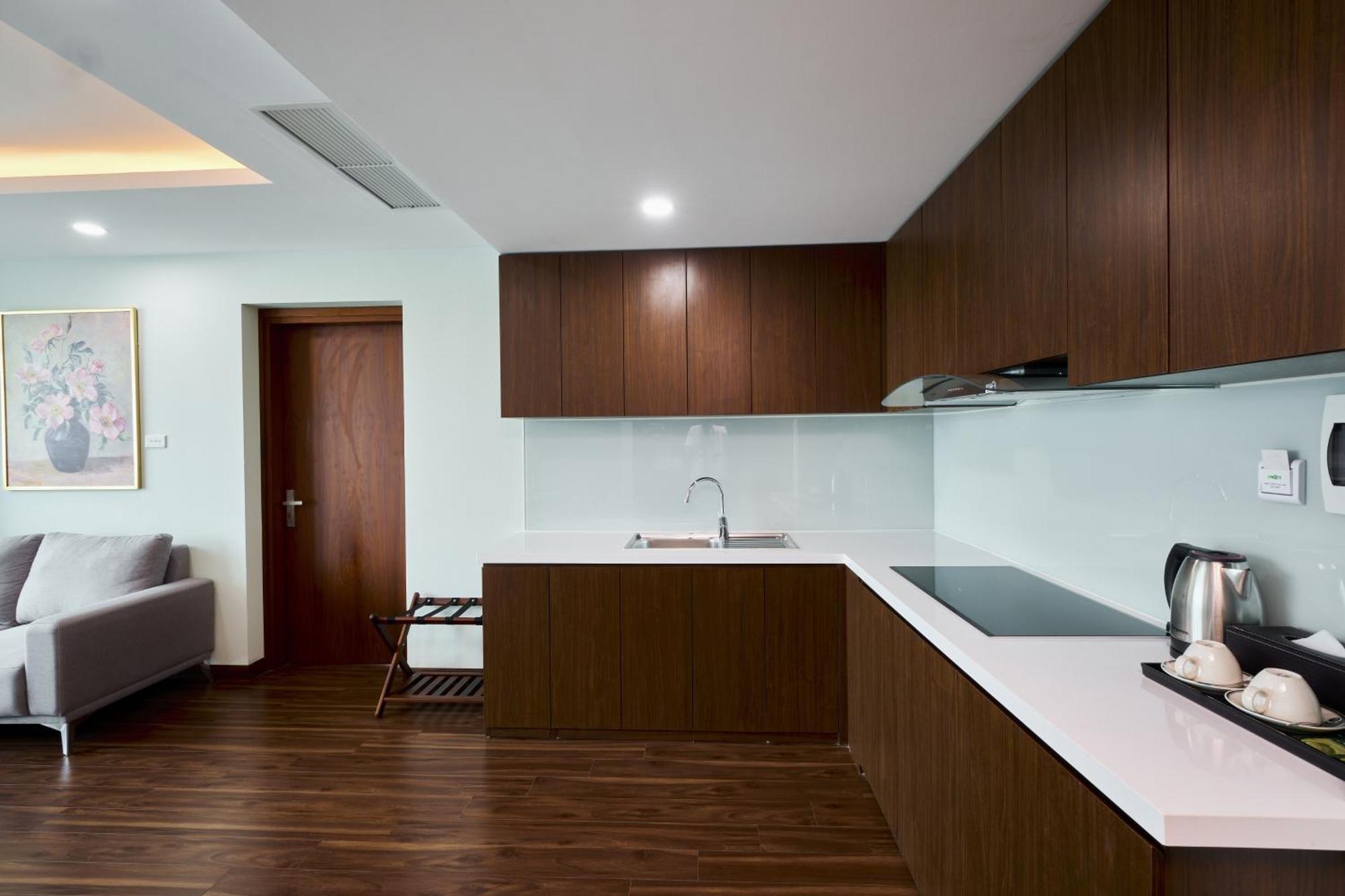 Netland Westlake Legacy Suites Hanoi Bagian luar foto