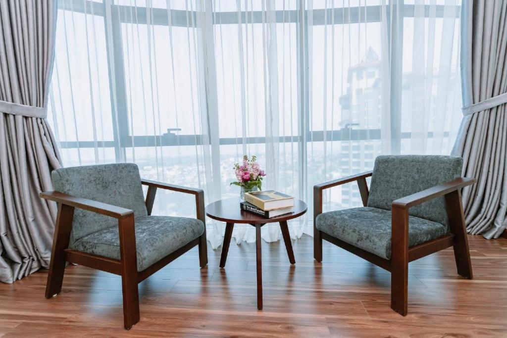 Netland Westlake Legacy Suites Hanoi Bagian luar foto
